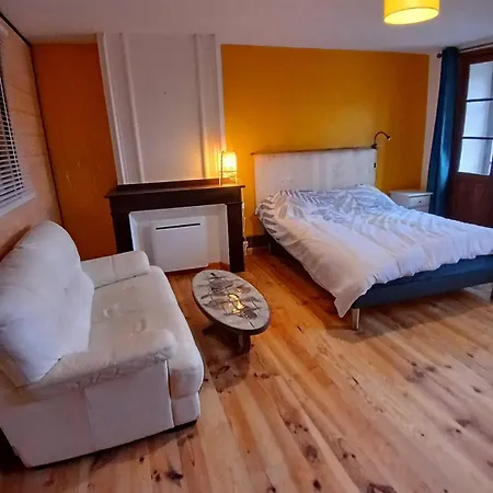 Apparemment Spacieux Apartamento Massat
